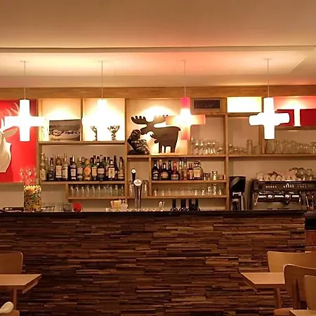 莱斯埃塔格尼斯酒店 3* 南达