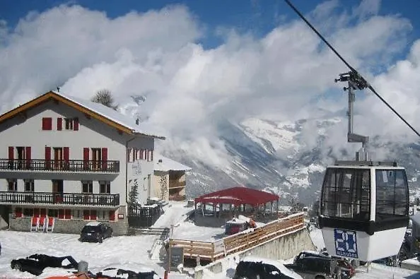 Les Etagnes فندق